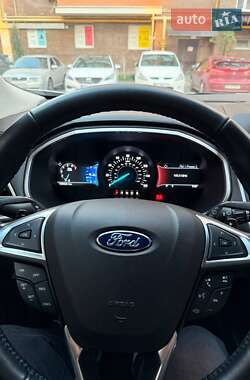 Внедорожник / Кроссовер Ford Edge 2016 в 