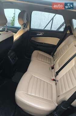 Внедорожник / Кроссовер Ford Edge 2017 в 