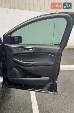 Позашляховик / Кросовер Ford Edge 2015 в 