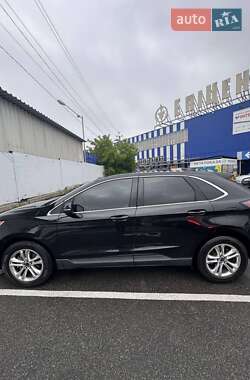 Позашляховик / Кросовер Ford Edge 2015 в 