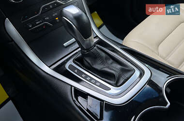 Позашляховик / Кросовер Ford Edge 2015 в 