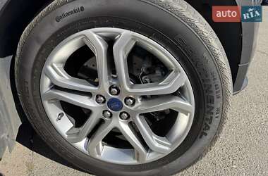 Внедорожник / Кроссовер Ford Edge 2018 в 