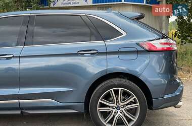 Позашляховик / Кросовер Ford Edge 2019 в 