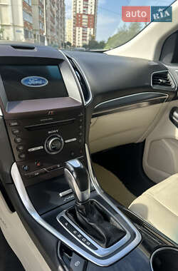 Позашляховик / Кросовер Ford Edge 2016 в 