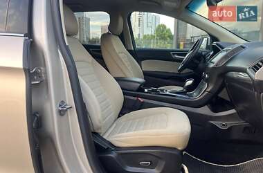 Внедорожник / Кроссовер Ford Edge 2018 в 