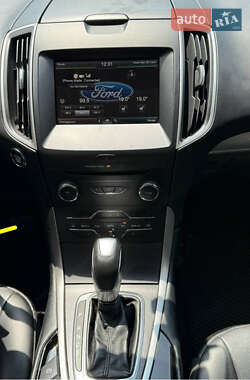 Позашляховик / Кросовер Ford Edge 2015 в 