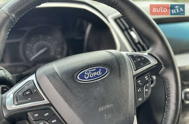 Позашляховик / Кросовер Ford Edge 2016 в 