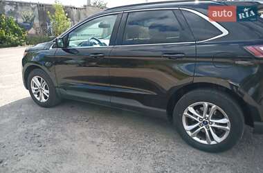 Позашляховик / Кросовер Ford Edge 2015 в 