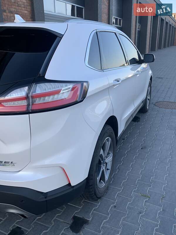Позашляховик / Кросовер Ford Edge 2019 в Чернівцях