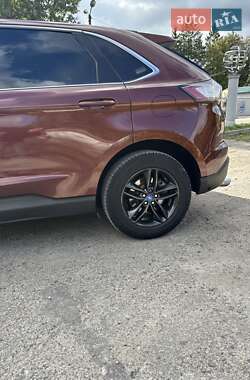 Внедорожник / Кроссовер Ford Edge 2016 в 