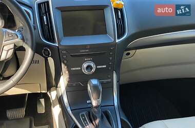 Внедорожник / Кроссовер Ford Edge 2017 в 