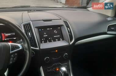 Позашляховик / Кросовер Ford Edge 2016 в 