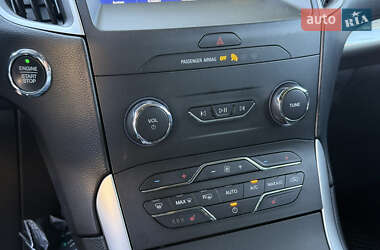 Позашляховик / Кросовер Ford Edge 2020 в 