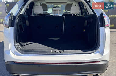 Позашляховик / Кросовер Ford Edge 2016 в 