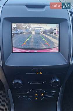 Позашляховик / Кросовер Ford Edge 2019 в 