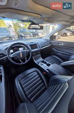 Позашляховик / Кросовер Ford Edge 2019 в 