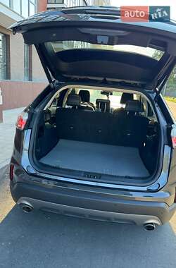 Позашляховик / Кросовер Ford Edge 2020 в 