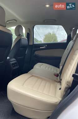 Внедорожник / Кроссовер Ford Edge 2018 в 