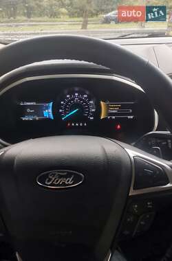 Позашляховик / Кросовер Ford Edge 2018 в 