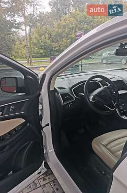 Позашляховик / Кросовер Ford Edge 2018 в 