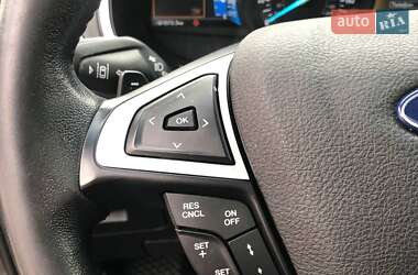 Позашляховик / Кросовер Ford Edge 2017 в 