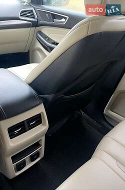 Внедорожник / Кроссовер Ford Edge 2015 в 