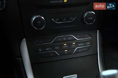 Внедорожник / Кроссовер Ford Edge 2016 в 