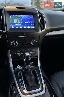 Позашляховик / Кросовер Ford Edge 2018 в 