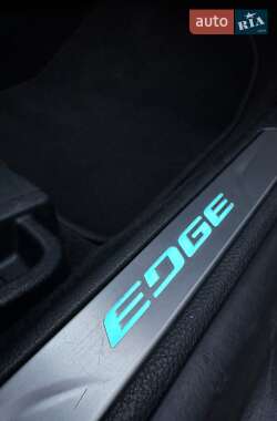 Внедорожник / Кроссовер Ford Edge 2017 в 