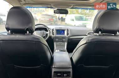 Позашляховик / Кросовер Ford Edge 2019 в 
