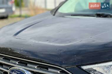 Позашляховик / Кросовер Ford Edge 2019 в 
