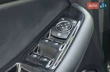 Позашляховик / Кросовер Ford Edge 2019 в 