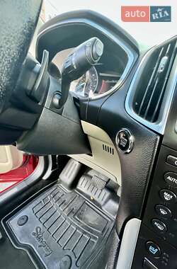 Позашляховик / Кросовер Ford Edge 2015 в 