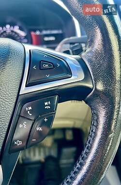 Позашляховик / Кросовер Ford Edge 2015 в 