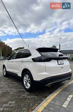 Позашляховик / Кросовер Ford Edge 2016 в 