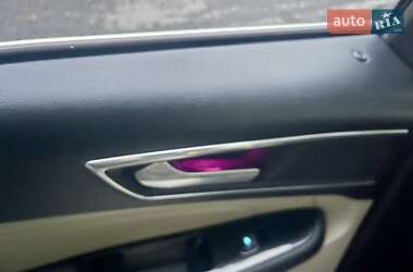 Позашляховик / Кросовер Ford Edge 2015 в 
