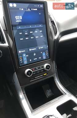 Позашляховик / Кросовер Ford Edge 2022 в 
