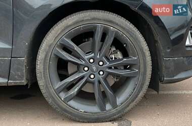 Позашляховик / Кросовер Ford Edge 2019 в 