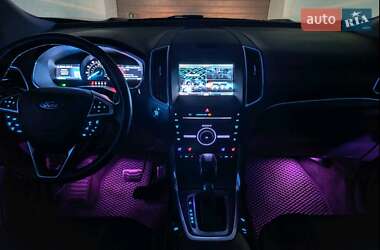 Позашляховик / Кросовер Ford Edge 2015 в 