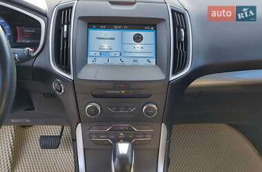 Позашляховик / Кросовер Ford Edge 2016 в 