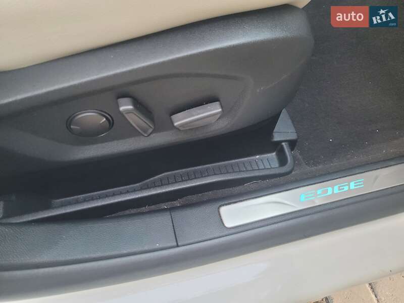 Позашляховик / Кросовер Ford Edge 2020 в Чорткові