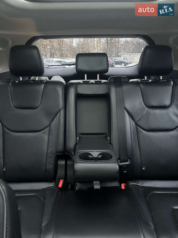 Позашляховик / Кросовер Ford Edge 2015 в Дніпрі фото 17 Позашляховик / Кросовер Ford Edge 2015 в Дніпрі