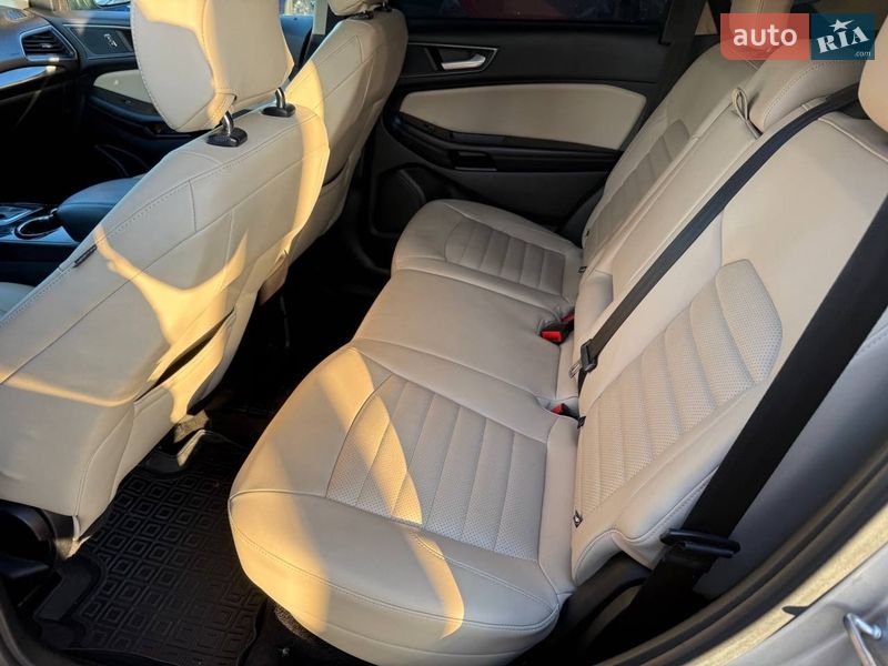 Позашляховик / Кросовер Ford Edge 2017 в Стрию
