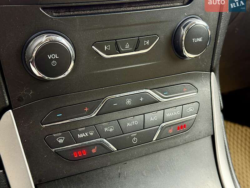 Внедорожник / Кроссовер Ford Edge 2016 в Харькове