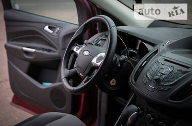 Позашляховик / Кросовер Ford Escape 2014 в 