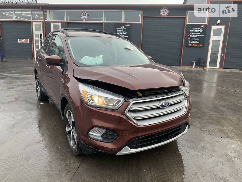 Внедорожник / Кроссовер Ford Escape 2018 в 