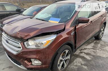 Внедорожник / Кроссовер Ford Escape 2018 в 