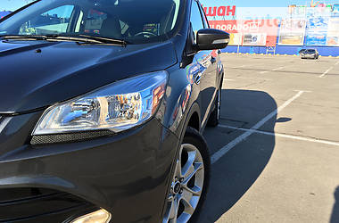 Позашляховик / Кросовер Ford Escape 2016 в 