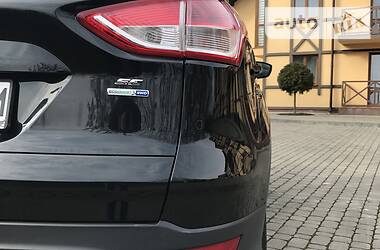 Позашляховик / Кросовер Ford Escape 2013 в 