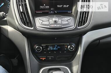 Позашляховик / Кросовер Ford Escape 2013 в 
